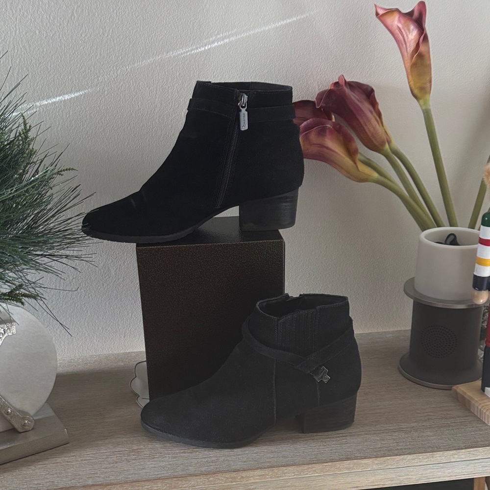 Blondo Black Ankle Booties with Side Zipper